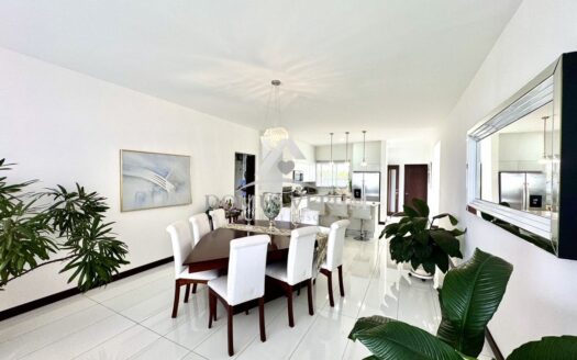 Venta de Casa Moderna en Escazú de un Solo Nivel