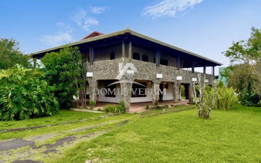 Propiedad en Barva residencial y comercial con amplia casa y area verde